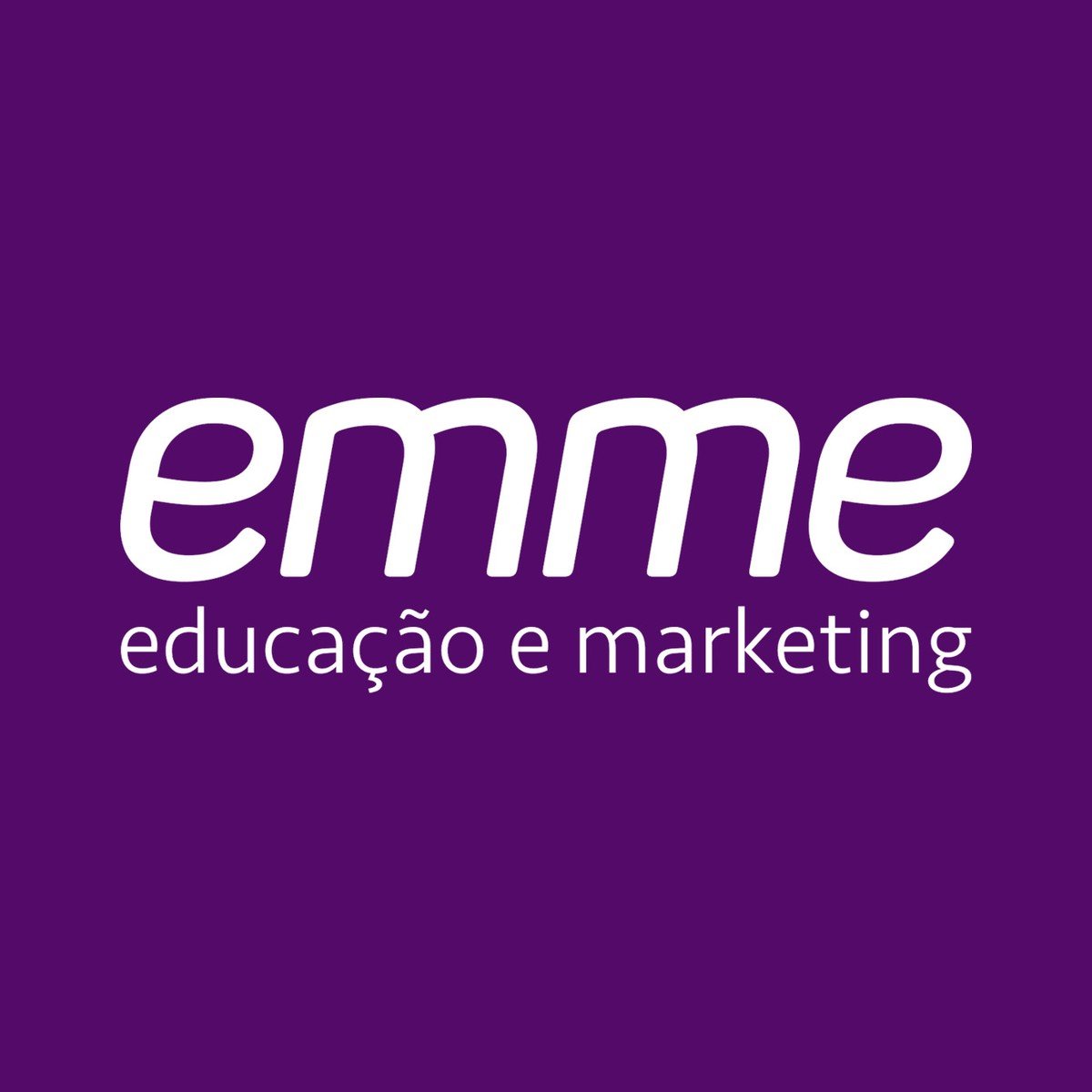 Emme, educação e marketing, logo in white on a purple background